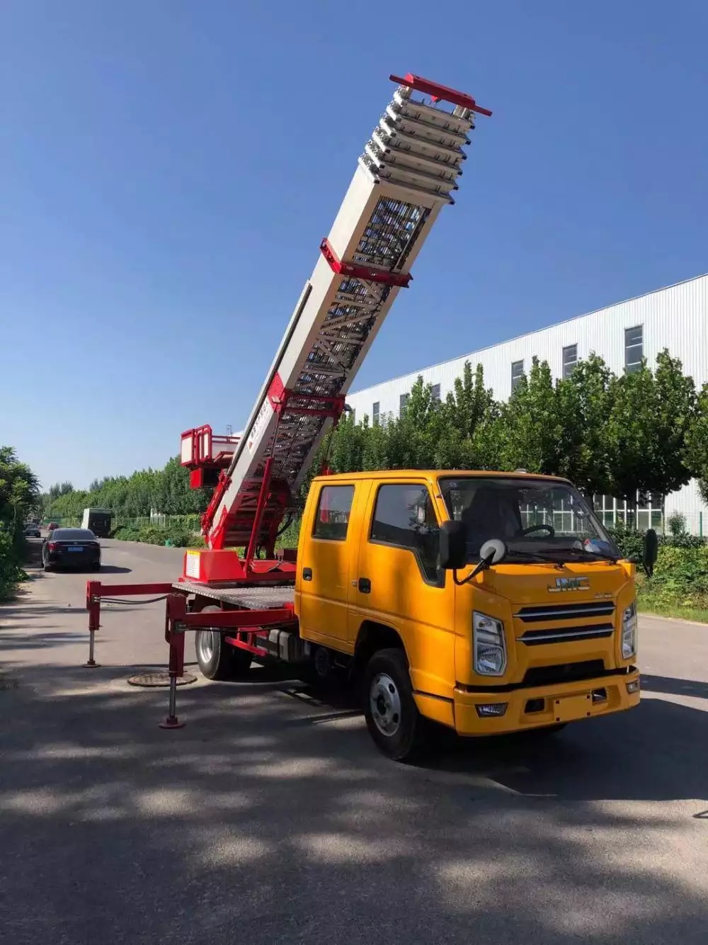 南朗镇附近的云梯车出租服务：轻松解决高空作业需求