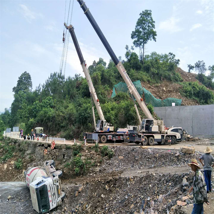 南朗镇汽车掉沟里叫吊车救援要多少钱